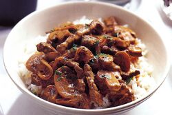 Stroganoff de vita cu ciuperci si smantana